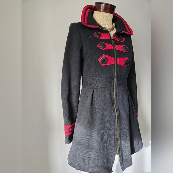 KNITTED DOVE ANTHROPOLOGIE Back and Red Cotton Lined Coat. Size Med - Picture 2 of 13